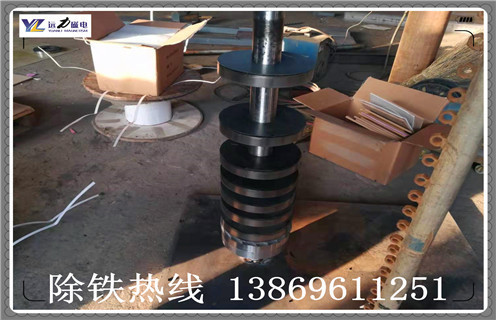 鐵礦干粉磁選機(jī)，鐵礦干粉磁選機(jī)經(jīng)得起客戶比較_磁性礦鐵礦干粉磁選機(jī)經(jīng)得起客戶比較_鐵礦干粉磁選機(jī)經(jīng)得起客戶比較工作視頻皮帶及結(jié)構(gòu)價(jià)格