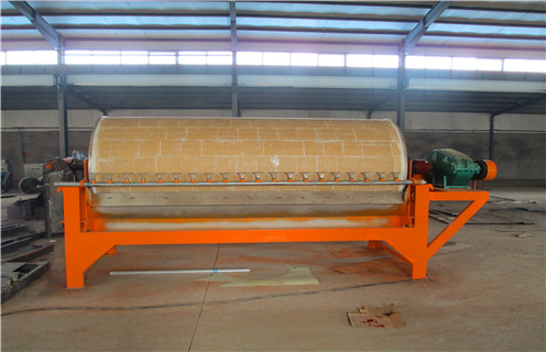 滾筒磁選機(jī)，滾筒磁選機(jī)踐行節(jié)能環(huán)保生產(chǎn)_滾筒磁選機(jī)踐行節(jié)能環(huán)保生產(chǎn)磁場(chǎng)一般為多少_磁塊如何排列